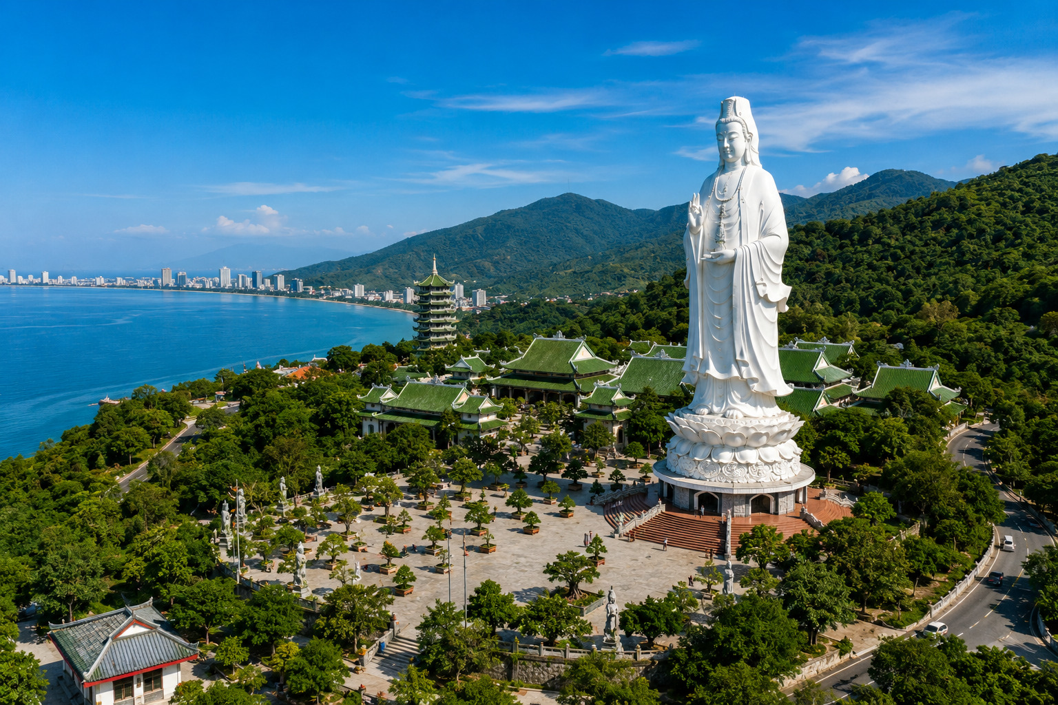 岘港山茶半岛灵应寺观音像