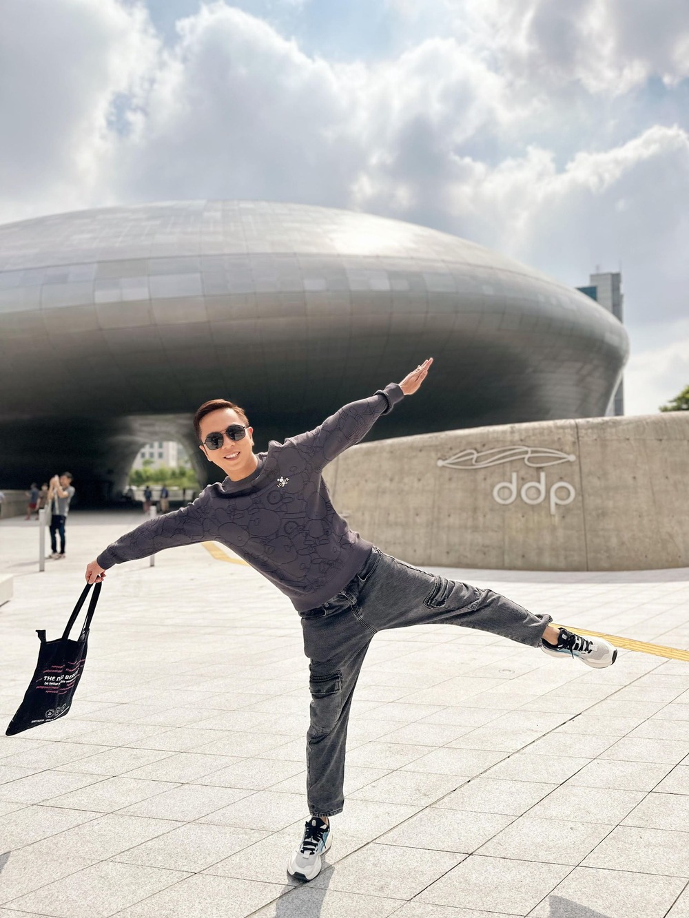 胡志明 美女骑行,帅哥导游-來趣玩旅游