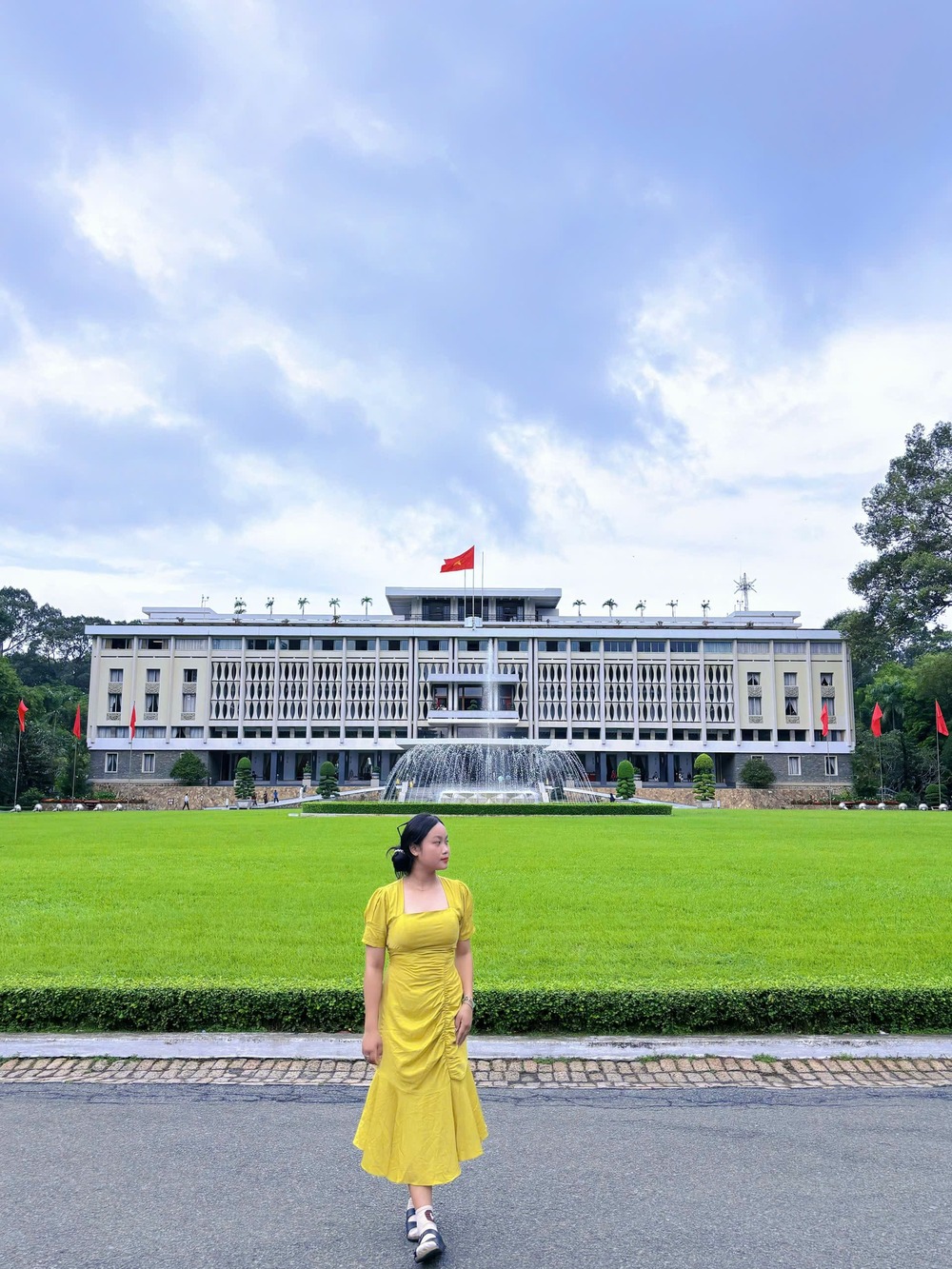岘港 美女骑行,帅哥导游-來趣玩旅游