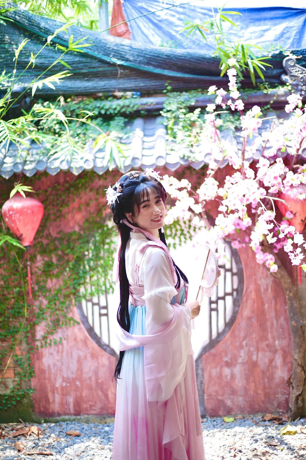 岘港 美女骑行,帅哥导游-來趣玩旅游