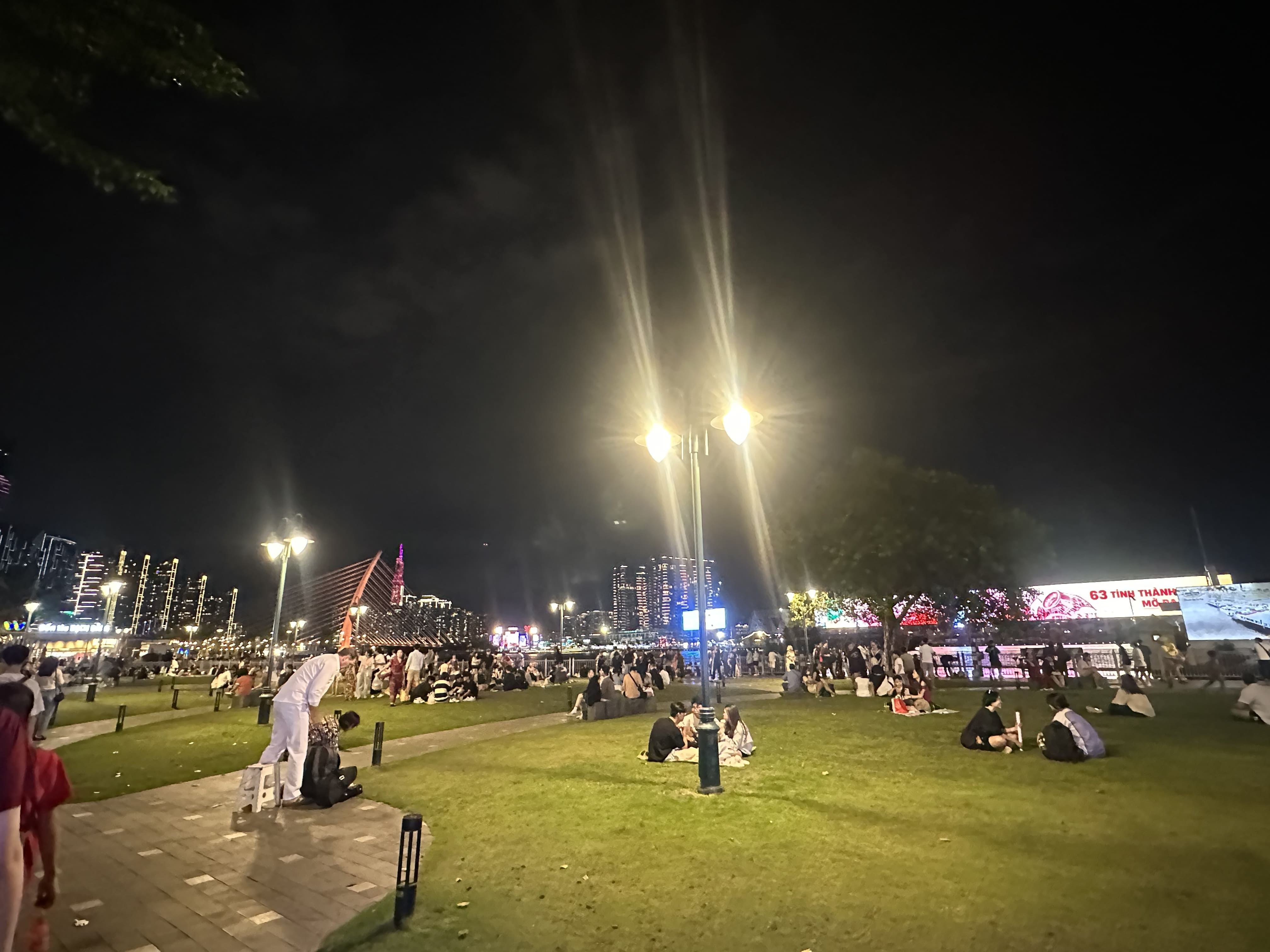 胡志明 美女骑行,帅哥导游-來趣玩旅游