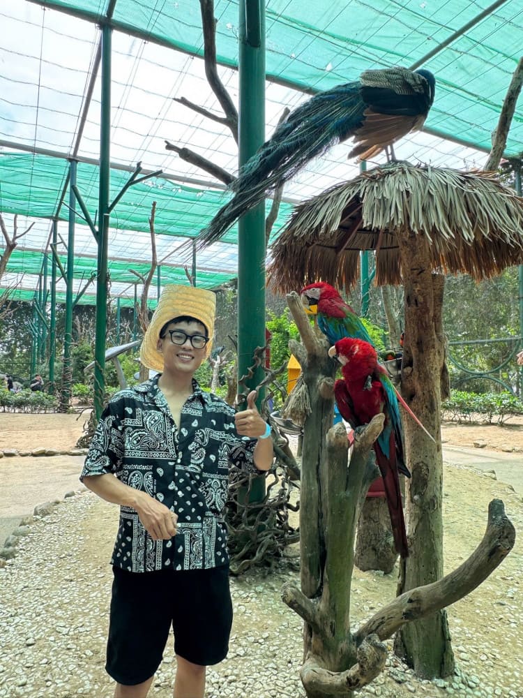 岘港美女骑行,帅哥导游-來趣玩旅游