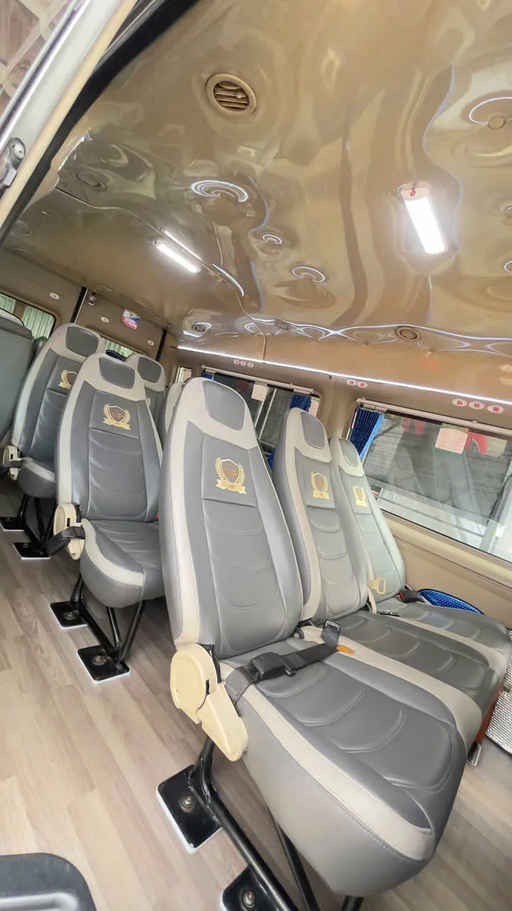 河內市16人座包車旅遊服務（8小時）