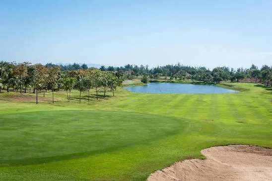 头顿天堂高尔夫度假村 (Vũng Tàu Paradise Golf Resort)