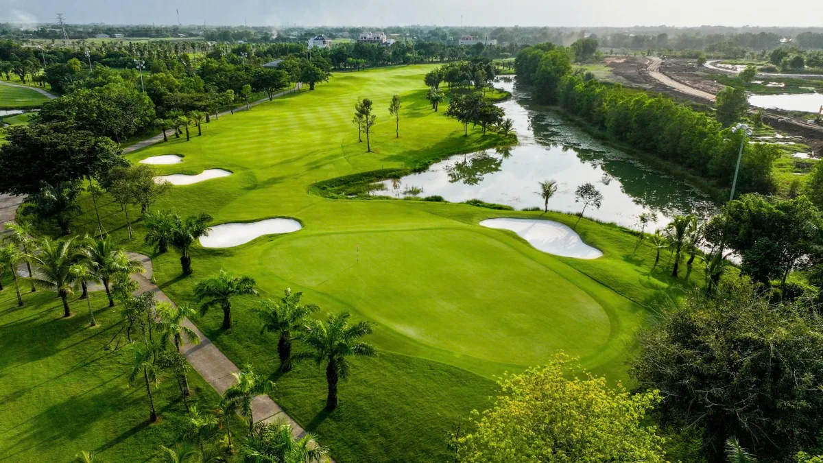 西湖高尔夫别墅度假村 (West Lakes Golf & Villas)