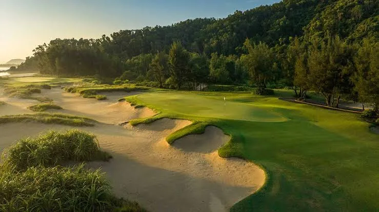兰珂悦榕庄高尔夫球场 (Laguna Lang Co Golf Course)