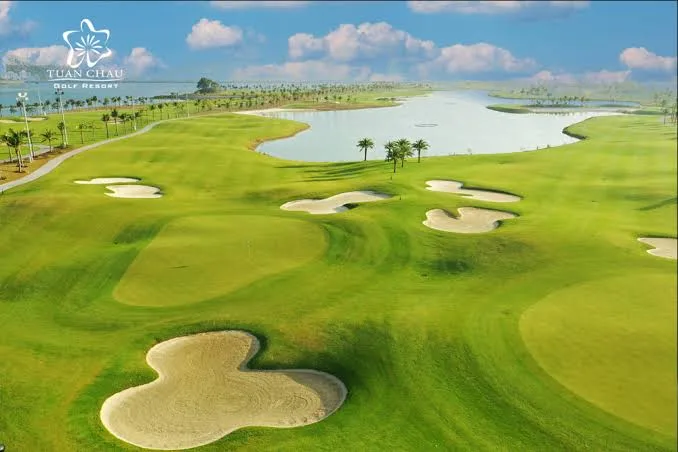 巡洲高尔夫度假村 (Tuan Chau Golf Resort)