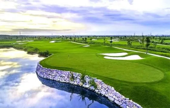 龙高尔夫球场 (Dragon Golf Links)