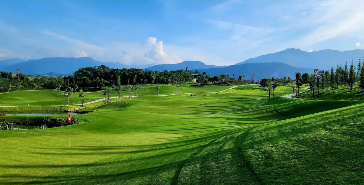 沙巴大高尔夫球场 (Sapa Grand Golf Course)