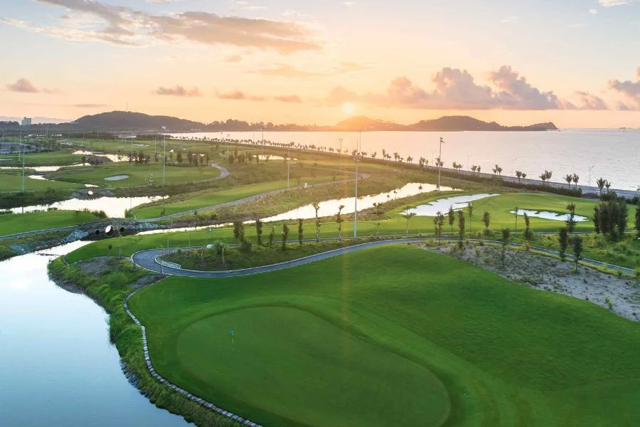 玉米山高尔夫度假村 (Corn Hill Golf & Resort)