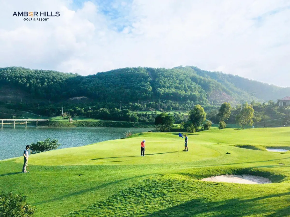 琥珀山高尔夫度假村 (Amber Hills Golf & Resort)