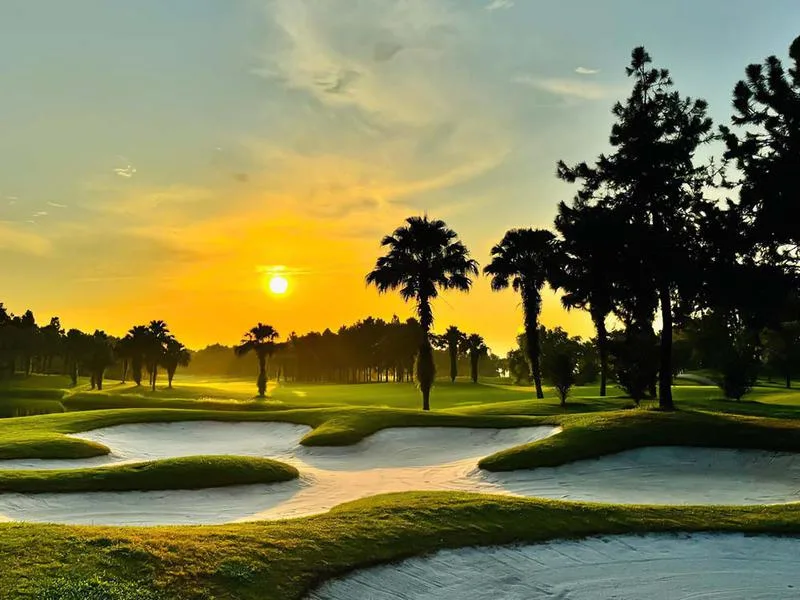 苍鹭湖高尔夫度假村 (Heron Lake Golf Course & Resort)