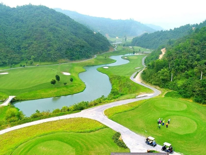 山顶谷高尔夫俱乐部 (Hilltop Valley Golf Club)