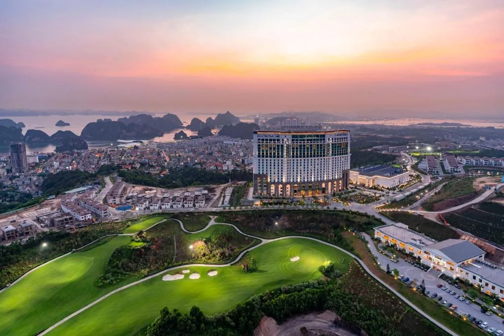 FLC 下龙高尔夫俱乐部 (FLC Ha Long Golf Club)