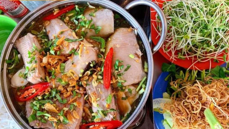 黄明魔鬼鱼火锅 (Lau Ca Duoi Hoang Minh)