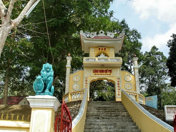 灵山古寺 (Linh Son Co Tu)