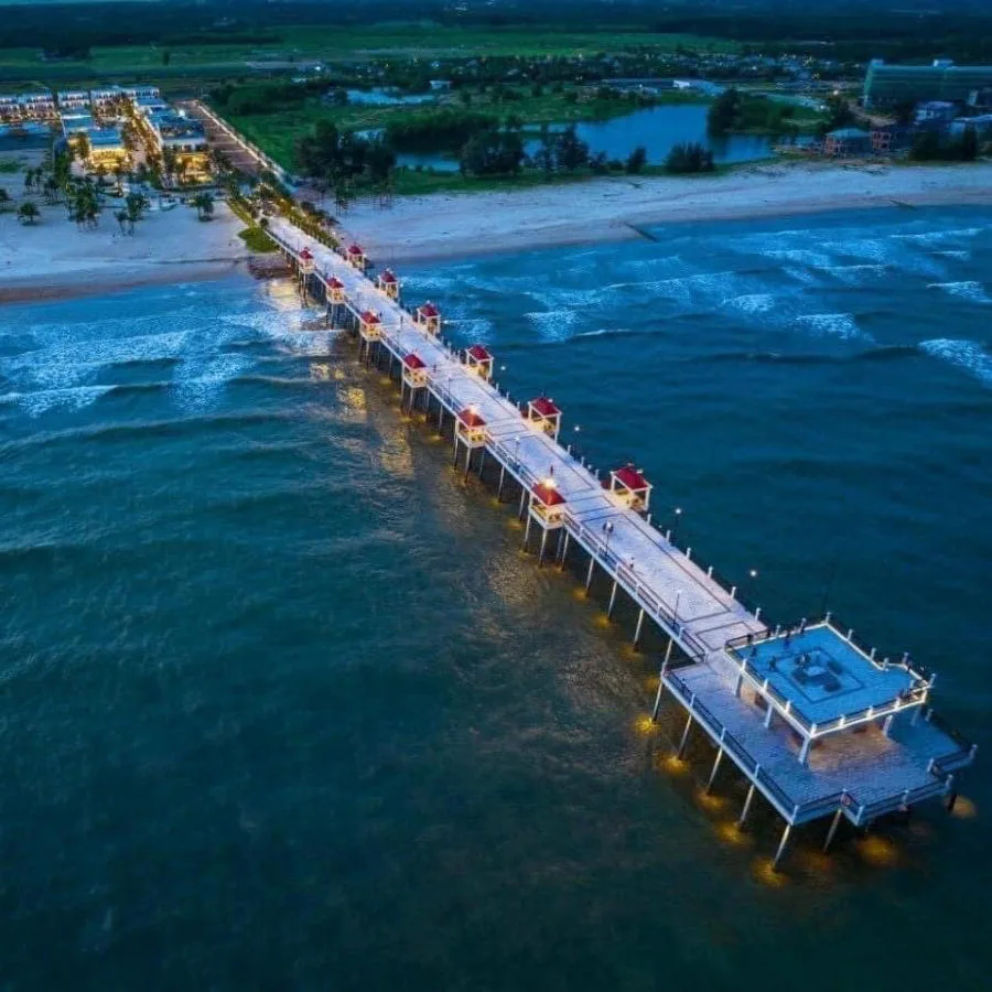 汉普顿海上观景栈桥 (Hamptons Pier / Cau ngam bien Ho Tram)