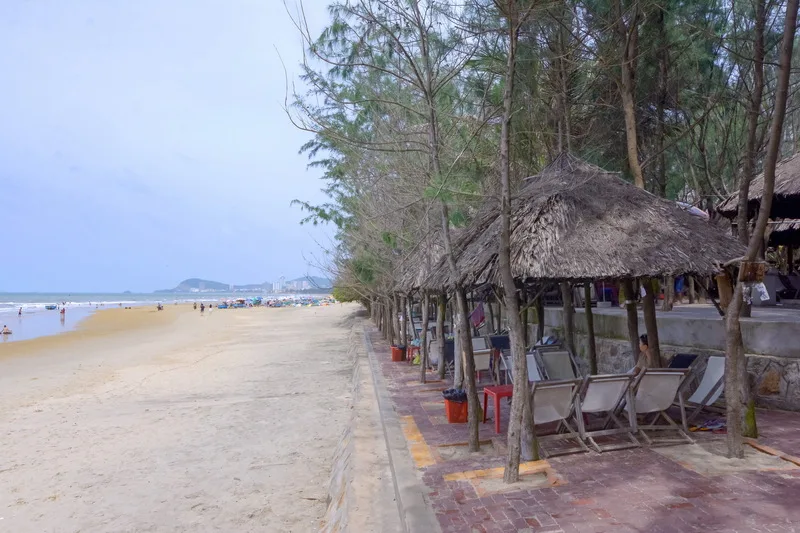 龙宫海滩 (Bai bien Long Cung / Bai Thuy Tien)