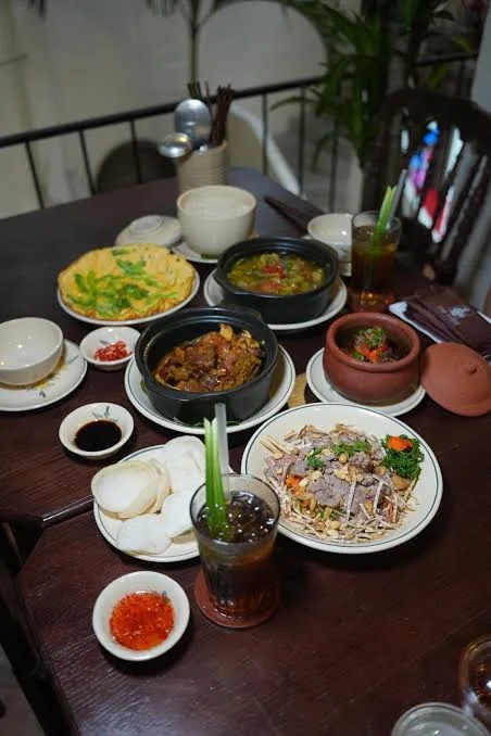 氏菻家乡便饭馆 (Cơm Quê Thị Tấm)